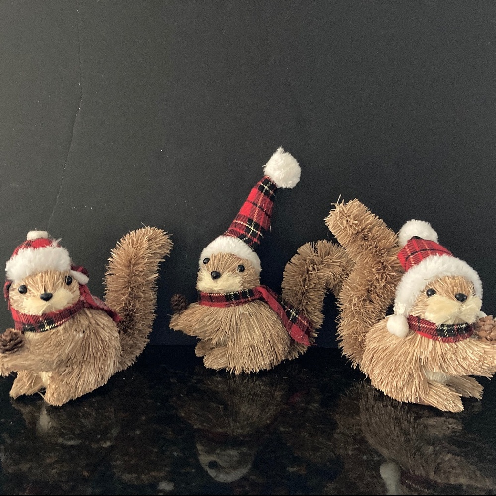 Set of 3 Straw Squirrels/Wearing Red Plaid Scarves/Hats/"Fur" Trim/Holiday/NEW!